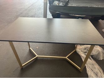 Saygoer Dining table for sale