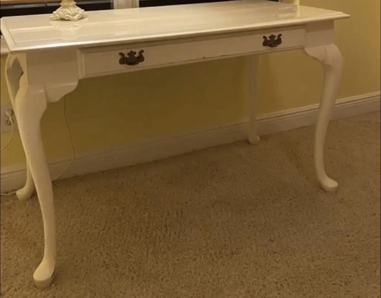 Elegant white wooden Desk / console table with ornate handles.