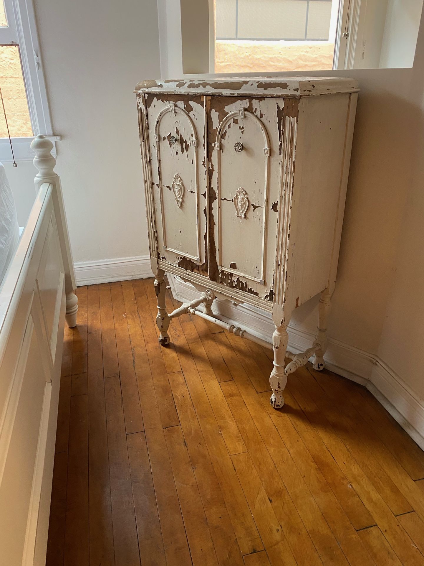 ANTIQUE SHABBY CHIC CABINET