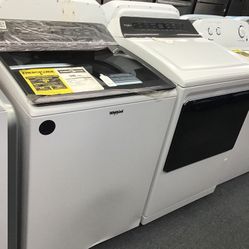 New Scratch And Dent Whirlpool Washer And Dryer Set. 1 Year Warranty 