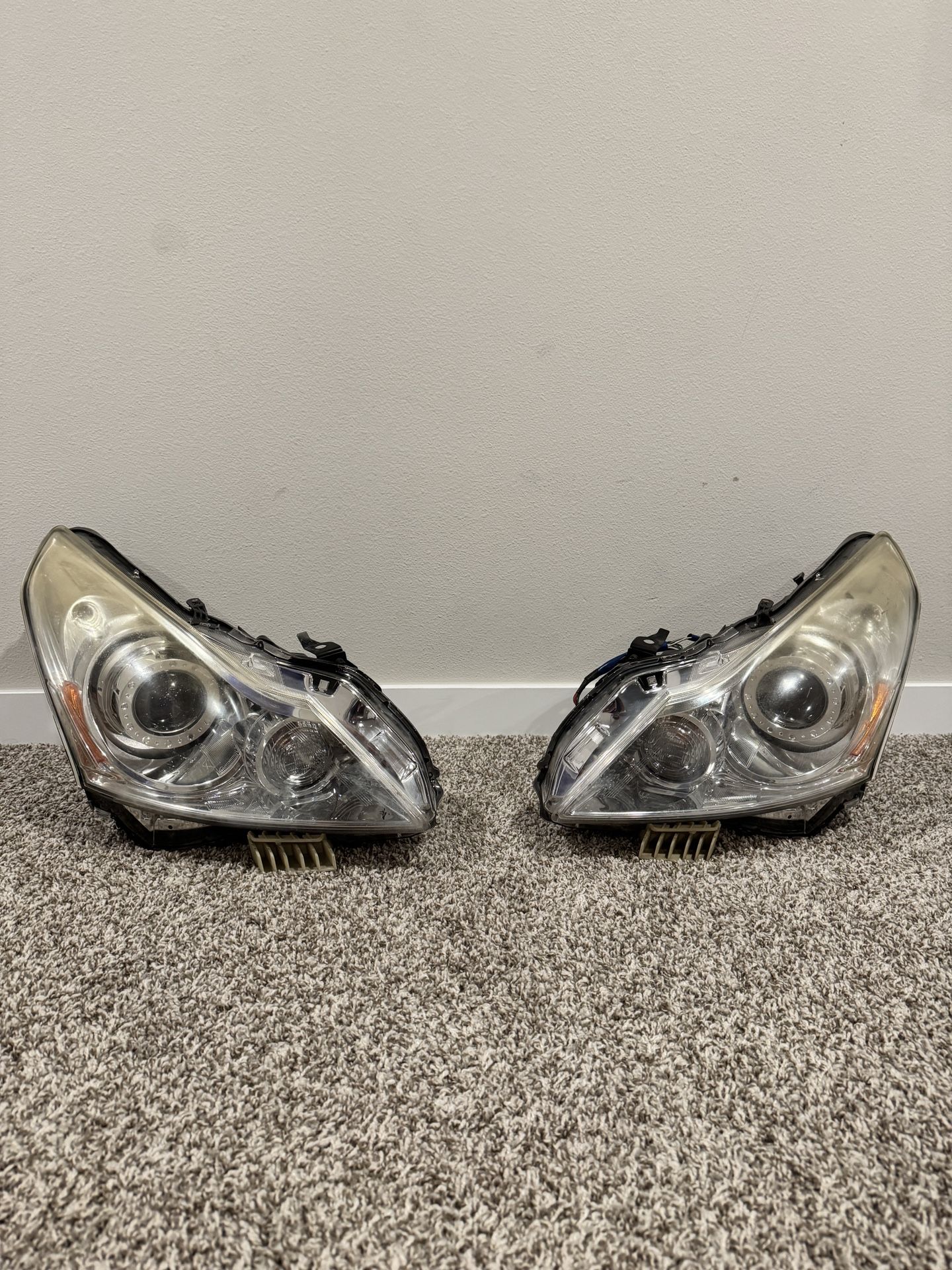 Infiniti G37 Sedan Headlights