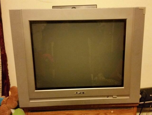 APEX TV 20" Flat Screen