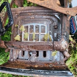 Old Cast Iron Stove! Heavy Heavy Heavy!