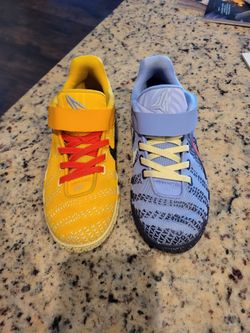 Kids nike basketball shoes. 2ysize