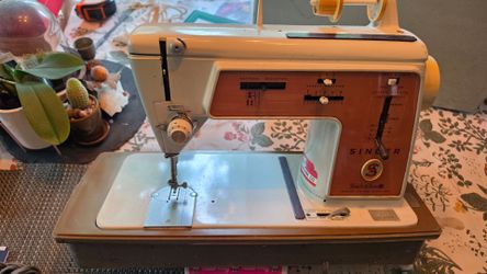 Singer Touch & Sew Special Zig Zag Model 626 Sewing Machine W/ Case