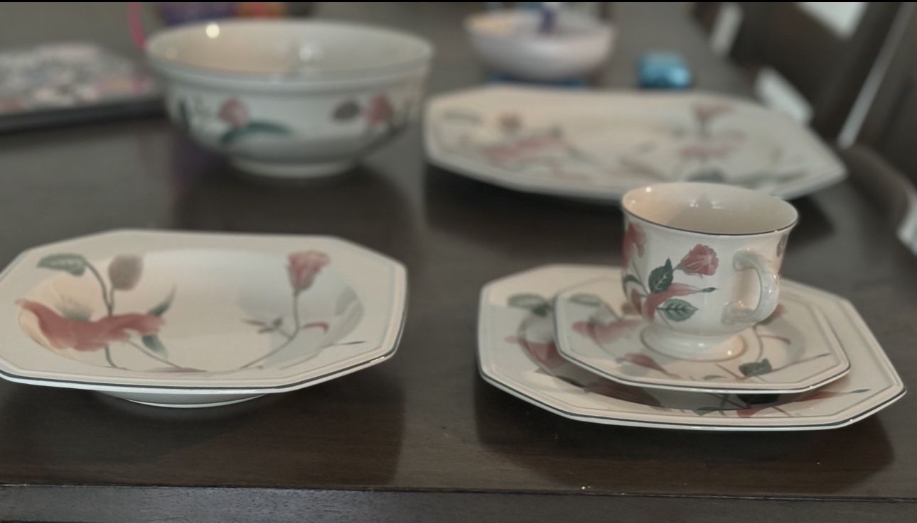Mikasa Continental Silk Flower Dish Set