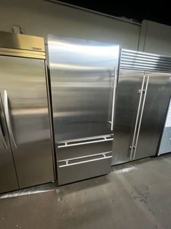 VIKING 36”WIDE BUILT IN BOTTOM FREEZER REFRIGERATOR 7 SERIES