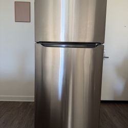 Frigidaire 32 in. 20 cu. ft. Stainless Steel Refrigerator 