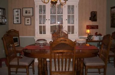 Traditional Oak Dining Table & Six Chairs