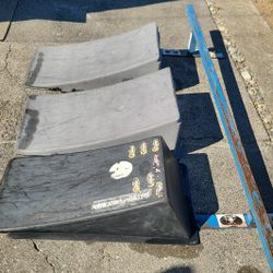 SKATEBOARD RAMPS AND METAL  RAIL