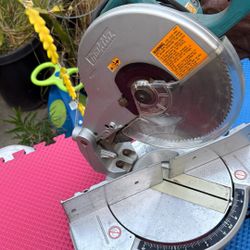 Miter Saw Makita Como Nuevo 
