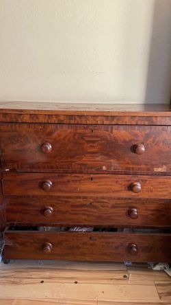 Vintage dresser
