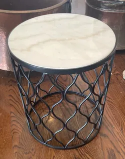 ROUND MARBLE TOP PLANT STAND ON ROUND METAL BASE SIDE TABLE