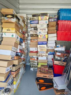 Vendo inventario de botas a buen presio text ara mas info Tengo 1000 pares