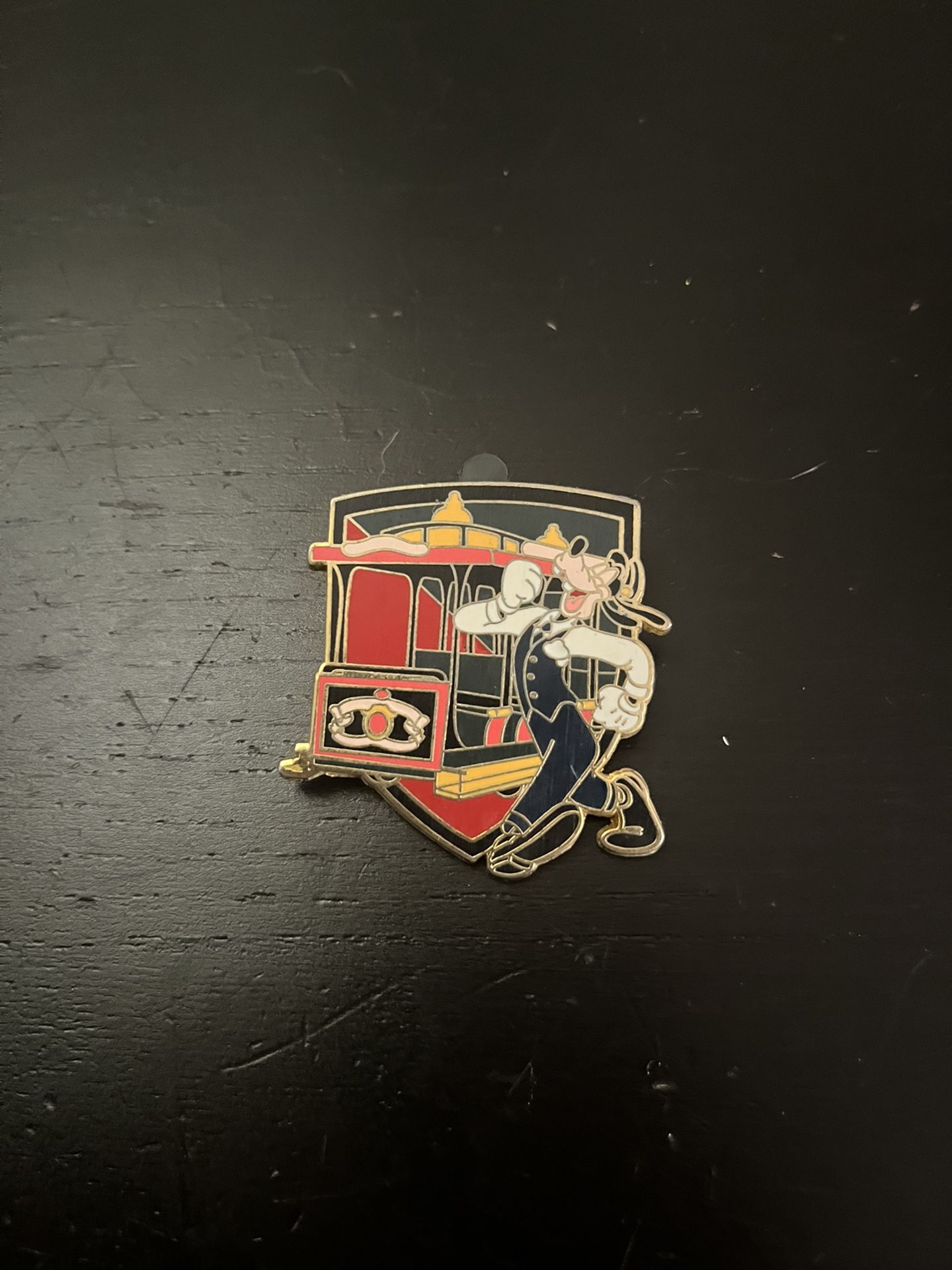 Disney Limited Edition Goofy Transportation Pin 