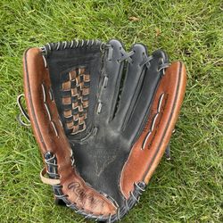 RAWLINGS Renegade 13.5" RS1358 Black Brown Leather Right Handed Fielders Glove