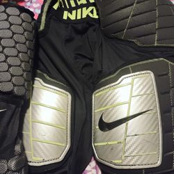 Tres Chores  2nike Y 1 Gear Pro-tec Medium