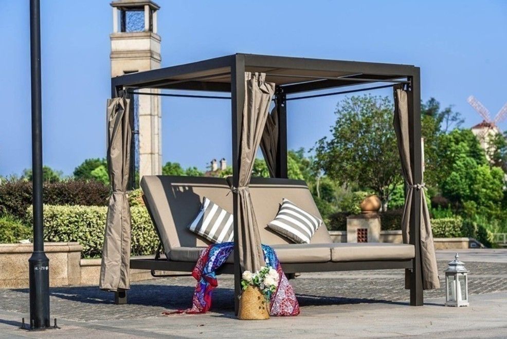 Direct Wicker Daybed / Adjustable Canopy