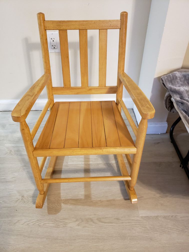 Kid wooden rocker chair