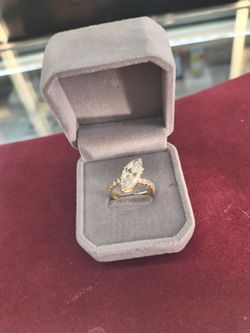 14ksolid gold Lab gworn stone 4.4 grams size 7 layway available 10% Dwon if you interested please make sure you ask for Maribel thank you