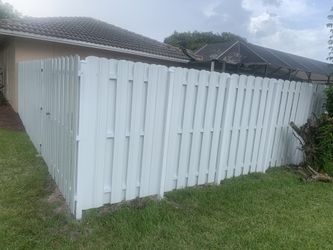 Fence,dura fence, wood fence, pique!