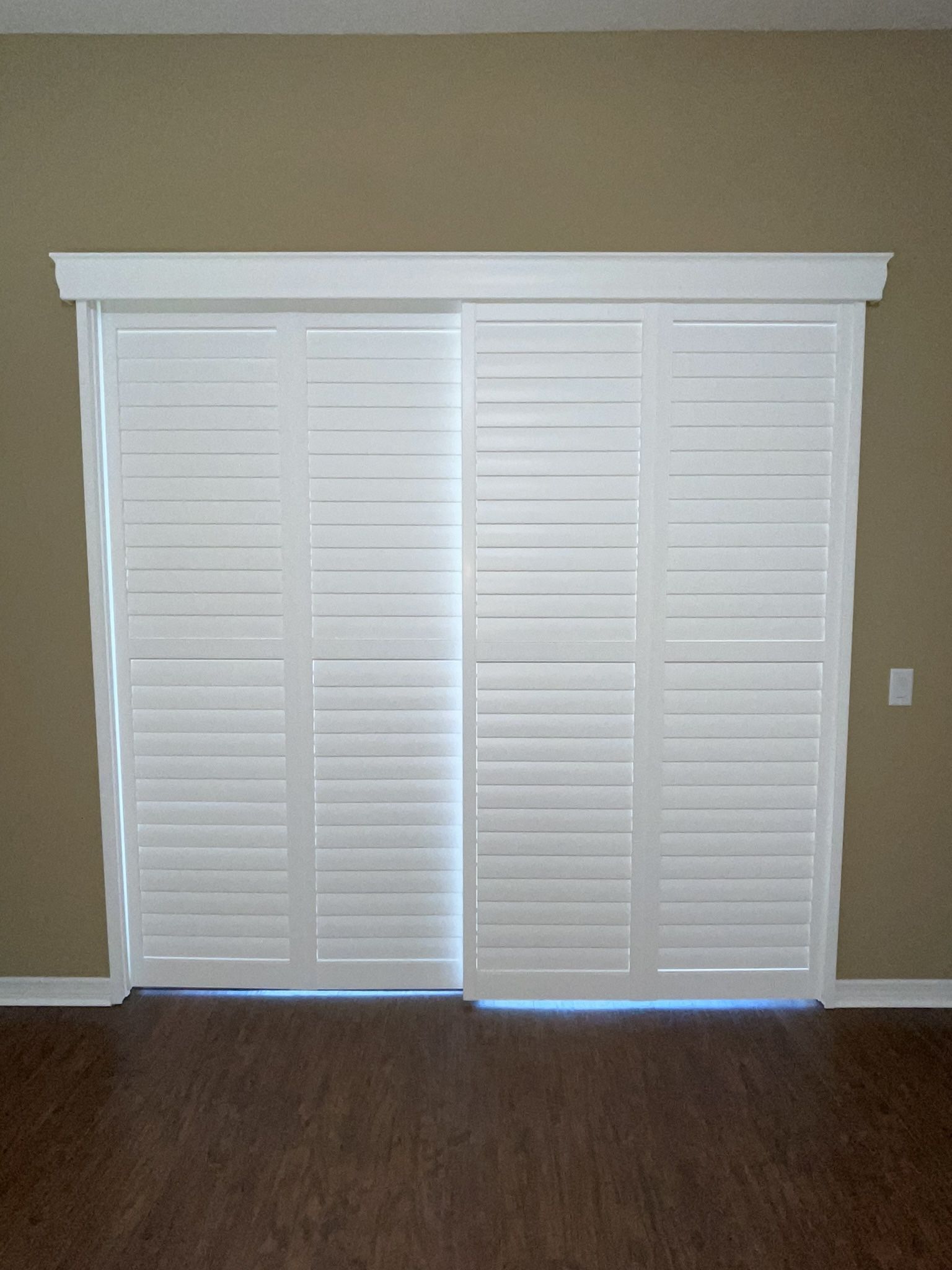 SLIDING PLANTATION SHUTTER FOR LANAI SLIDER~ LIKE NEW! RETAIL OVER $1600