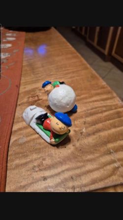 Peanuts Holiday Toy Charlie Brown on Sleigh 2005 Carls Jr