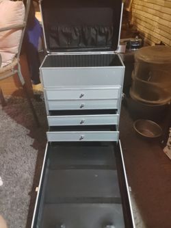 Make Up Or Miscellaneous Items Aluminum Lockable Rolling Box