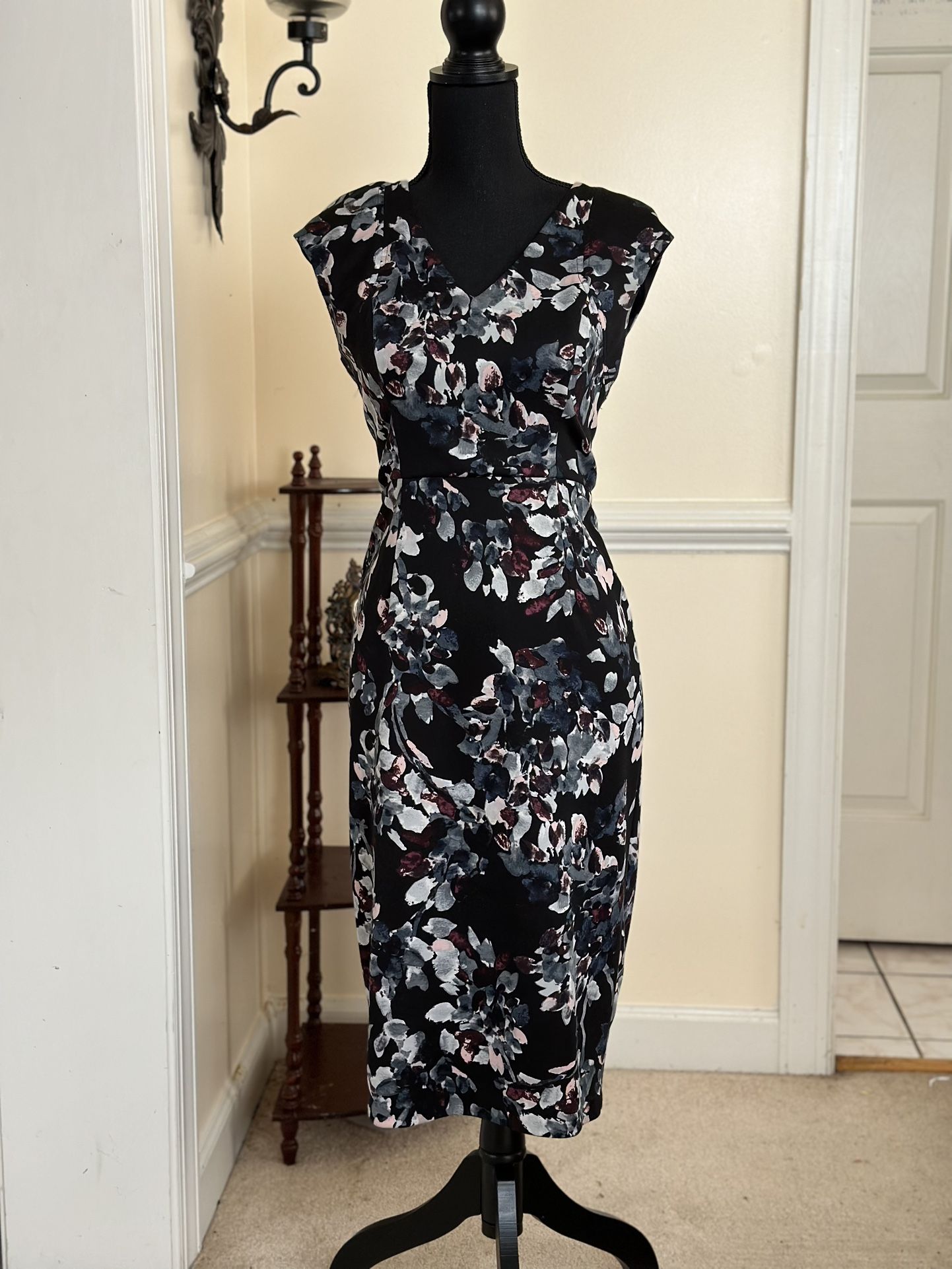 London Style Sleeveless Floral Sheath Dress
