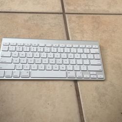 Apple Keyboard 
