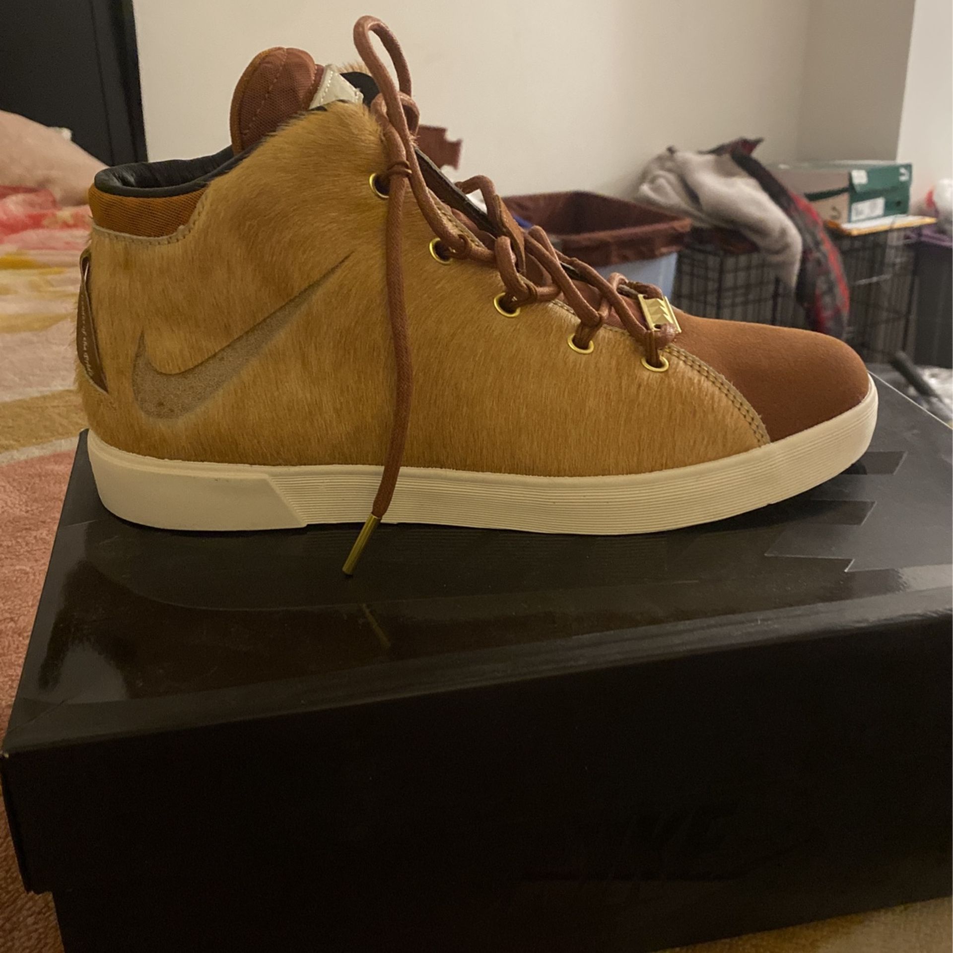 Nike Lebron X11 NSW Lion Size 8.5 Brand New