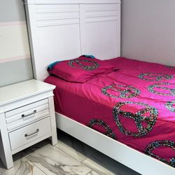 Full Bed With 2night Stands