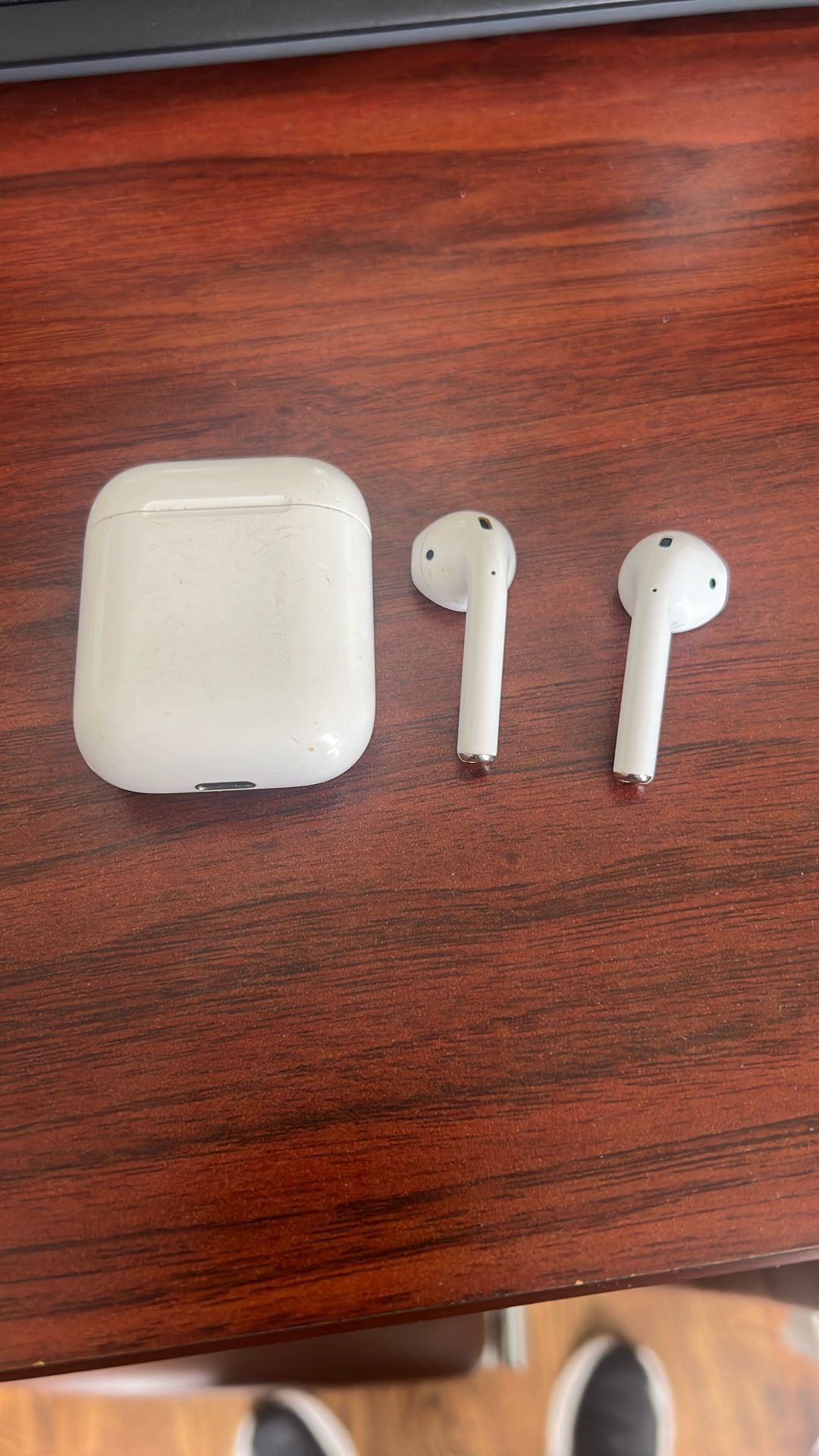 Apple AirPods Gen 2