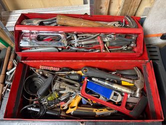 Tool box packed full of tools! Pick up in Montesano