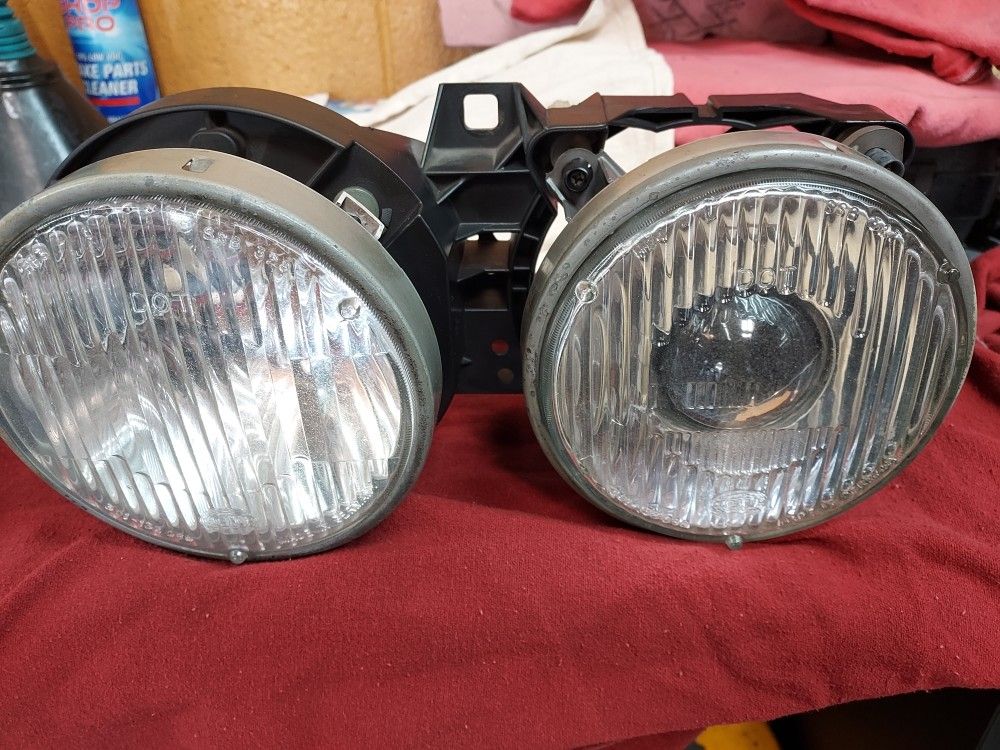 BMW E 30 HEAD LIGHT ASSEMBLY LEFT