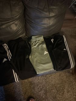 5 pairs of soccer sweats ( small / medium )