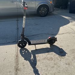 ELECTRIC SCOOTER (20 MPH MAX)