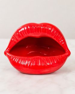 Red lips bowl