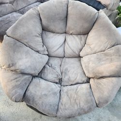 Cushioned Spinning Couch