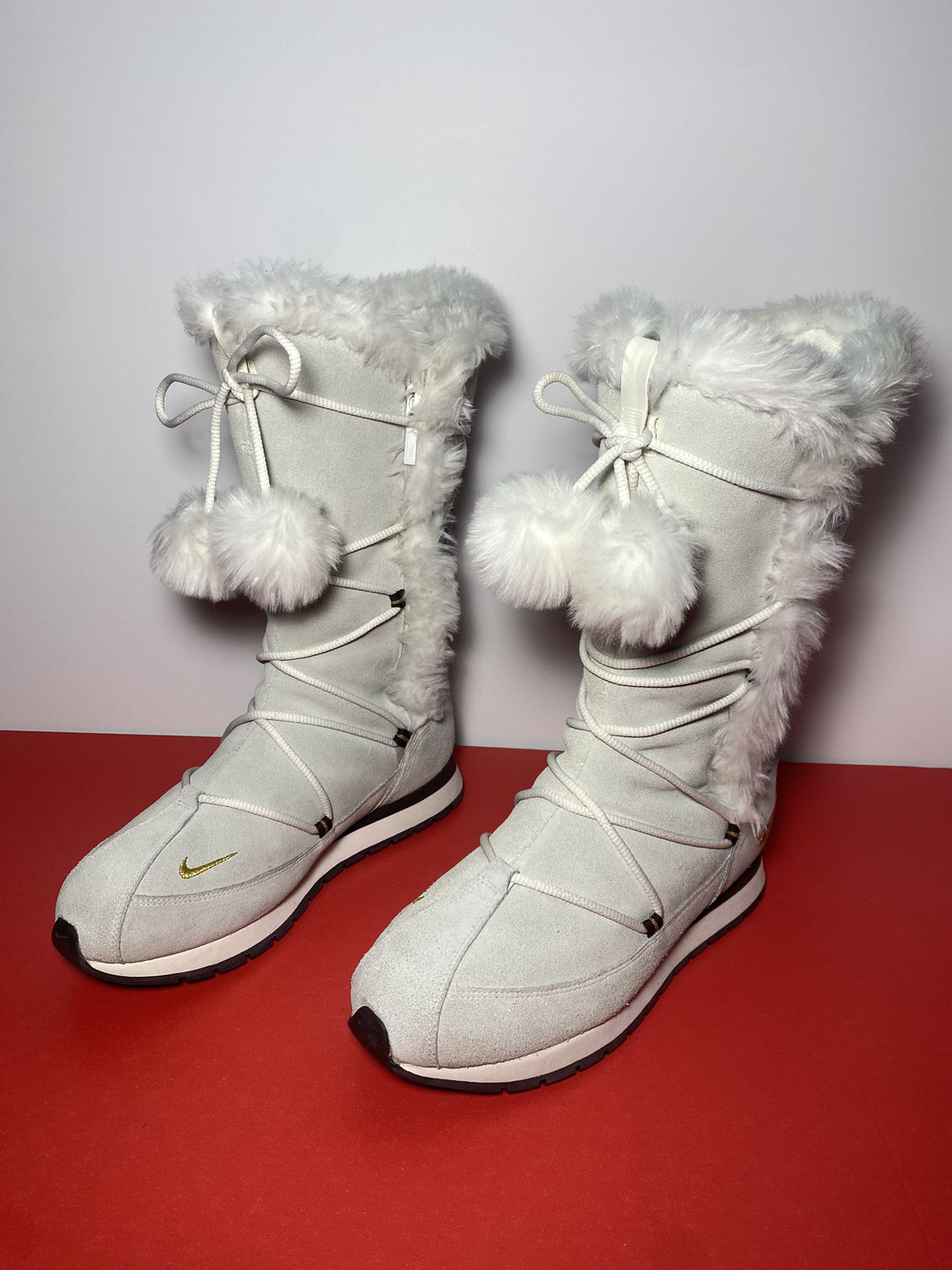 Nike White Gold Black 311959-173 Women Faux Fur Boot Sz 8.5  Pom Pom