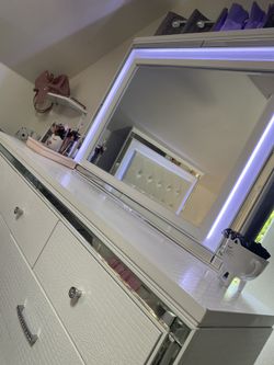 Queen LED bedroom set (one month old)