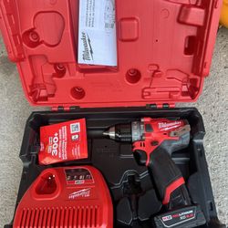 milwuakee Fuel M12 Hammer Drill Kit