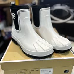 New - Women’s Michael Kors Tucker Optic White/Black PVC Rain Bootie Size 9