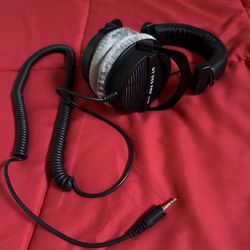 DT 990 PRO Headphones