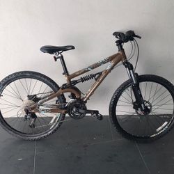 BICYCLE GIANT 27 SPEED EXCELLENT CONDITIONS 
