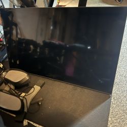 Samsung 58” UHD 4K Smart TV W/ Mount