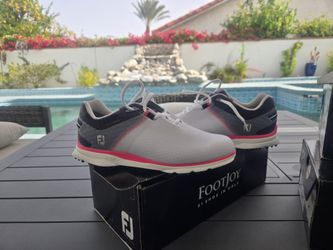 Women's Golf Shoes - Size 7M