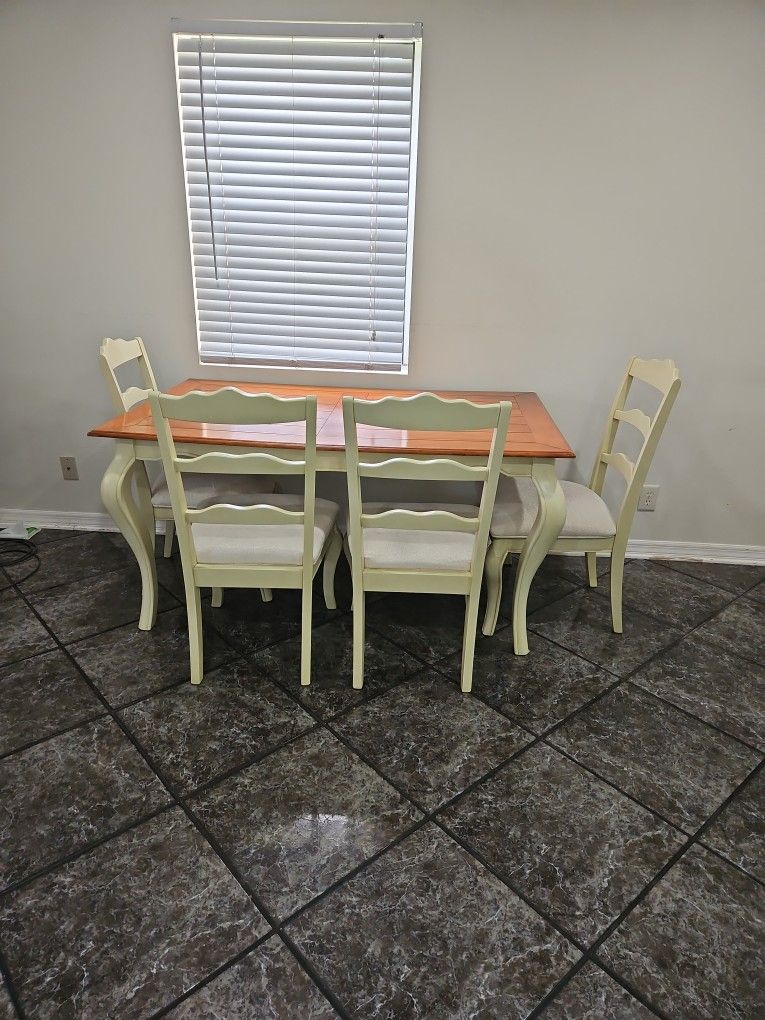 Dining Room Table With 4 Chairs