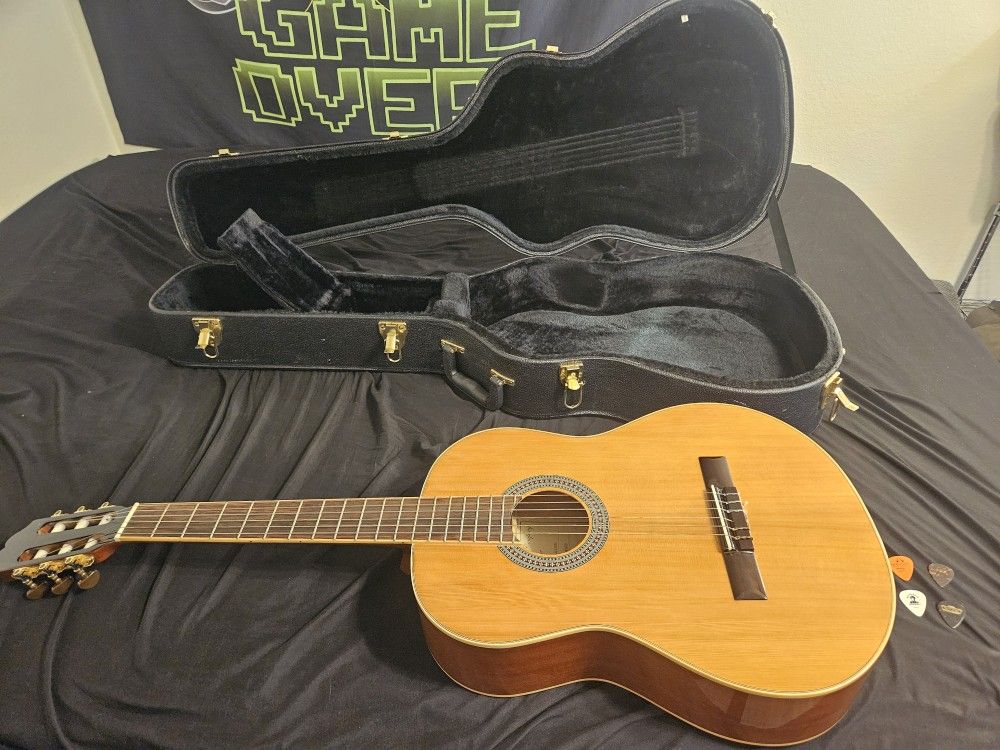 Este Guirra And Company Acoustic Guitar And Case