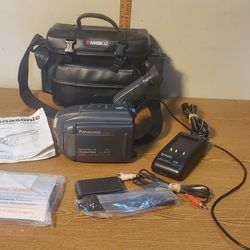 Panasonic PV-L606 Palmcorder VHS-C Camcorder kit. Tested. Working.
